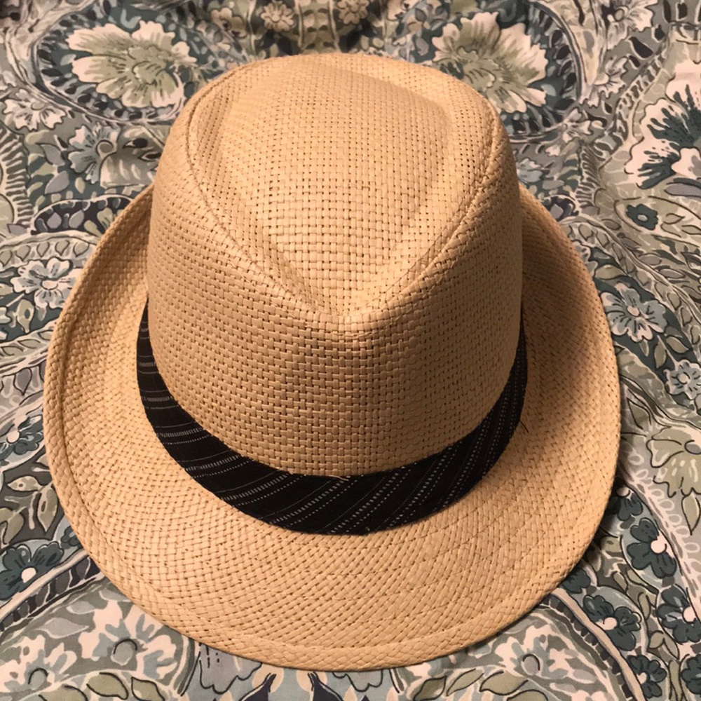 Unisex hat: never worn.